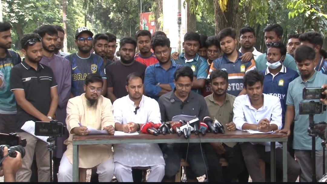 শিক্ষার্থীদের আল্টিমেটামে চাপে কারমাইকেল কলেজ প্রশাসন